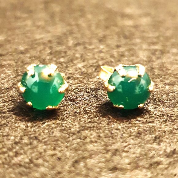Elegant Vintage 14K Gold Natural Vivid Green Chrysoprase Cabochon Stud Earrings - Picture 6 of 11